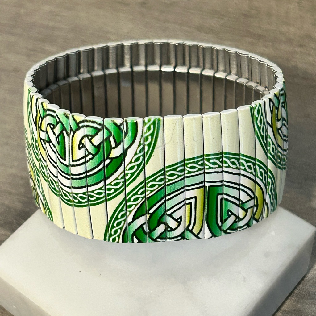 Solvar Celtic Irish Knot Wide Panel Stretch Bracelet Enamel Finish #121 Sz 6.75